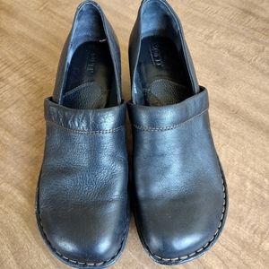 Born Shoes Freya Clogs Size 10/42
